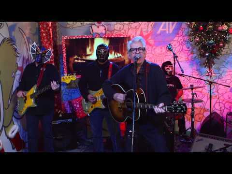 Nick Lowe & Los Straitjackets cover “I Wish It Could Be Christmas Everyday”